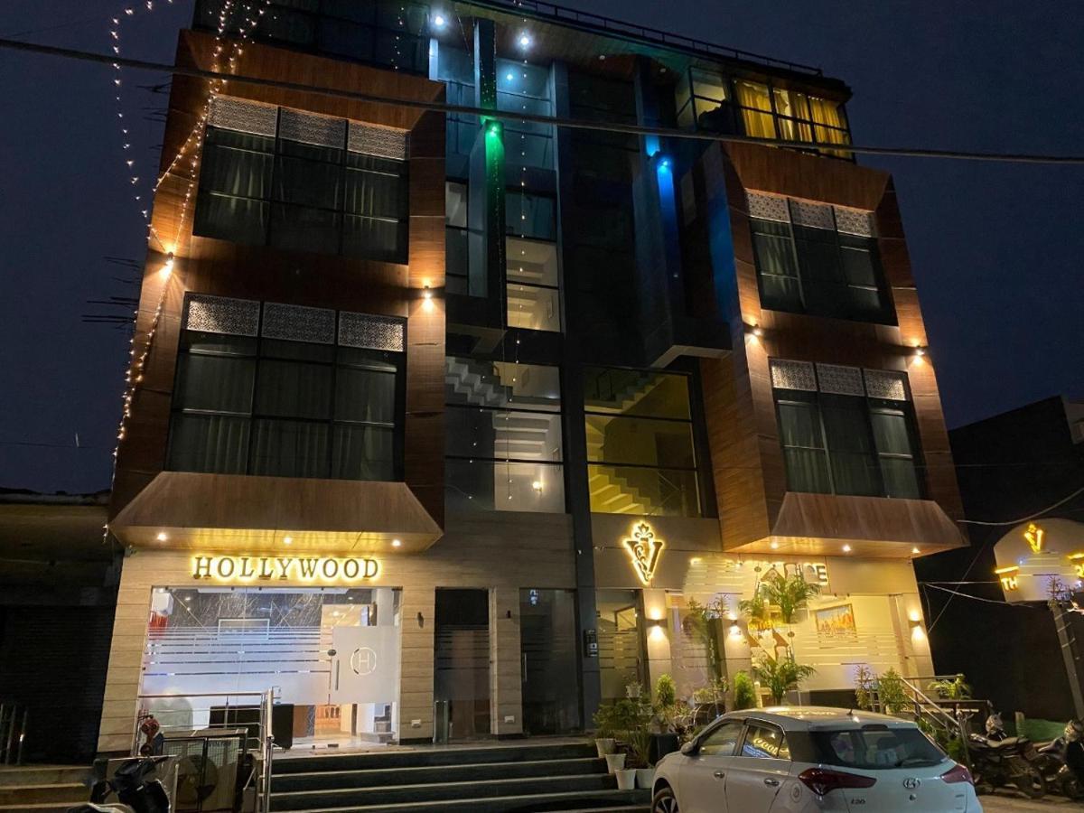 Hotel Hollywood Zirakpur Chandigarh - Family Hotel Exterior foto